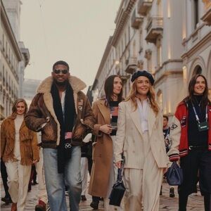 Ralph Lauren Navy Wool Blazer with mother of pearl shell buttons